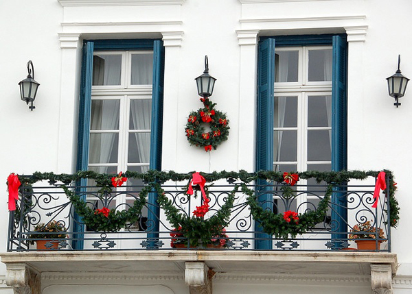 Balcony décor ideas for Christmas