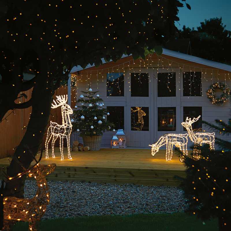  Outdoor Christmas Lights Decorations to bring alive the festive tone