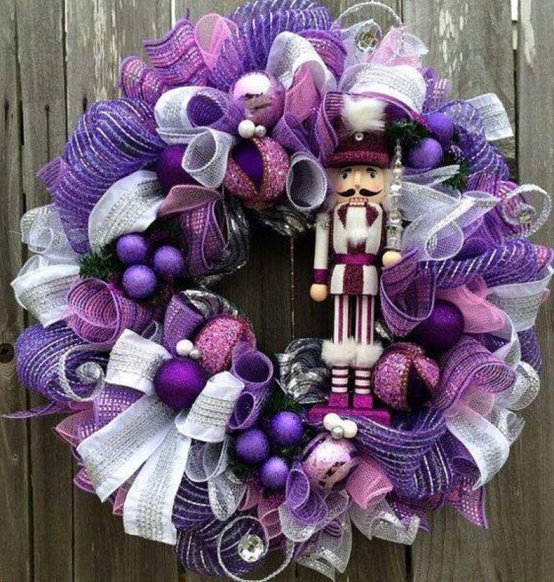 Purple Christmas decor ideas for an Edgy chic one -of-a kind Christmas  decoration