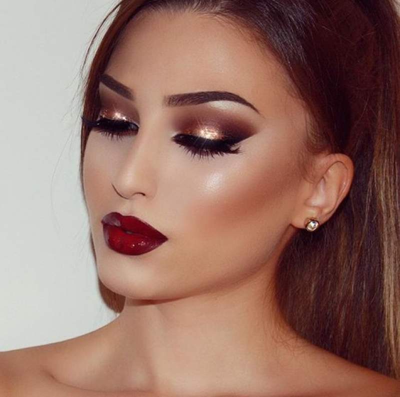 Smokey Eyes with Red Lips. 