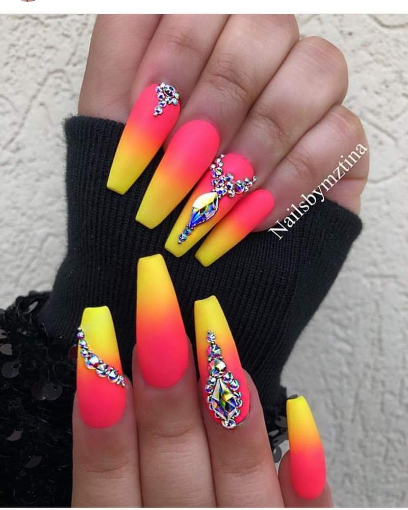 Acrylic Nails with Designs and cool ways to wear them ...