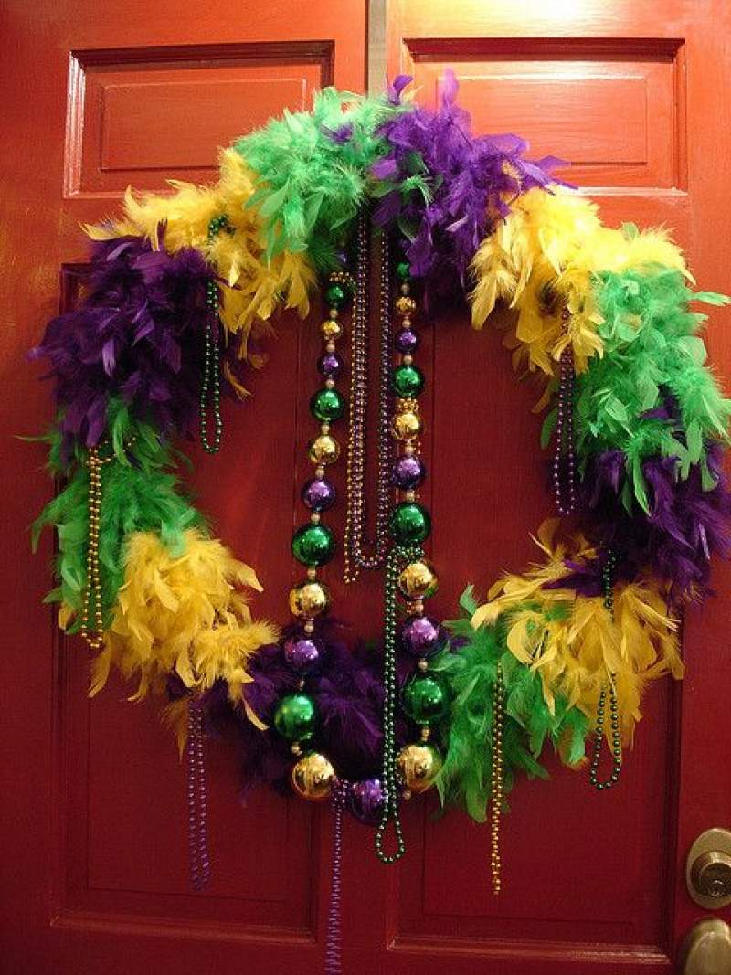 25 DIY Mardi Gras Decorations which are warm & festive - Hike n Dip