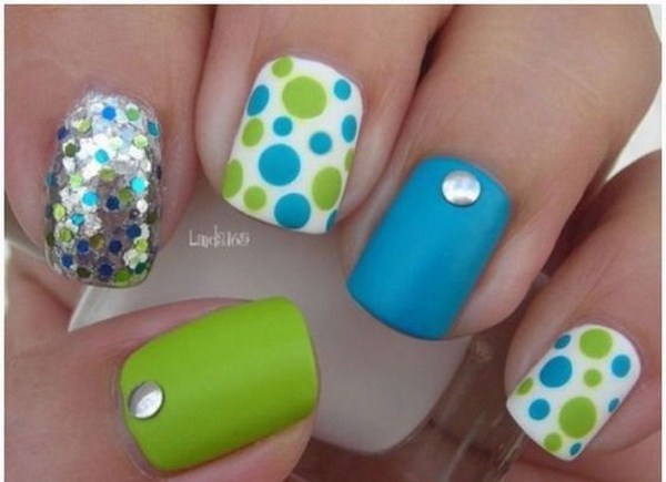 Polka dot nail designs
