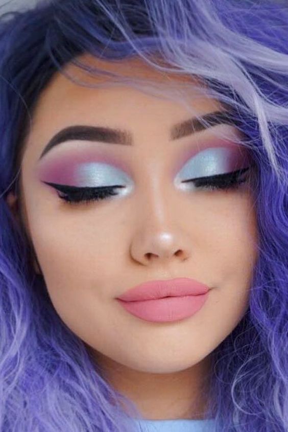 Cute pink & pastel blue make-up idea