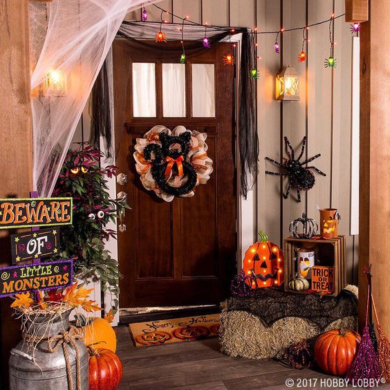 50+ Halloween Front Porch Decor Ideas to Cast a Spooky Spell on the ...