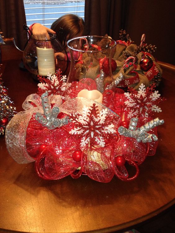 Fishbowl Christmas centrepiece idea with a very simple but