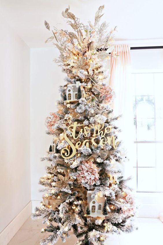 30 Golden Christmas Tree Ideas that Expresses Opulence & Elegance ...