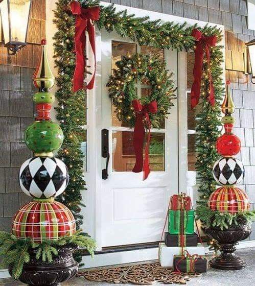 50+ Christmas Front Porch Decor Ideas that puts up an Excellent welcome ...