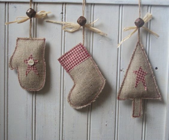 60 Burlap Christmas Decorations To Bring in that Rustic Christmas Vibe in a  Jiffy - Hike n Dip