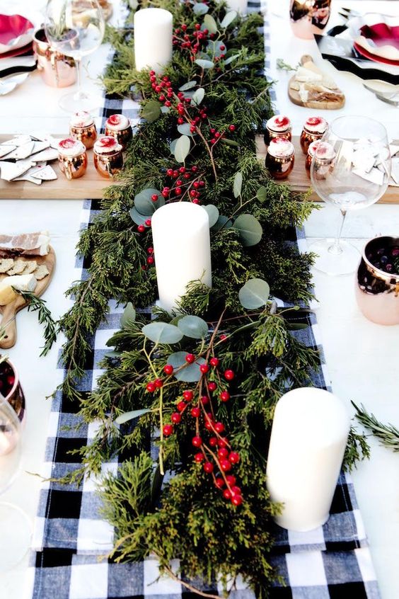 Cheap and Easy Christmas Centerpieces