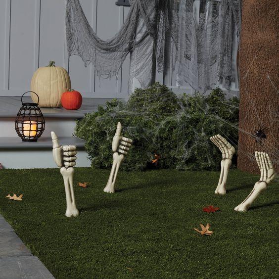 Last Minute Outdoor Halloween decor Ideas
